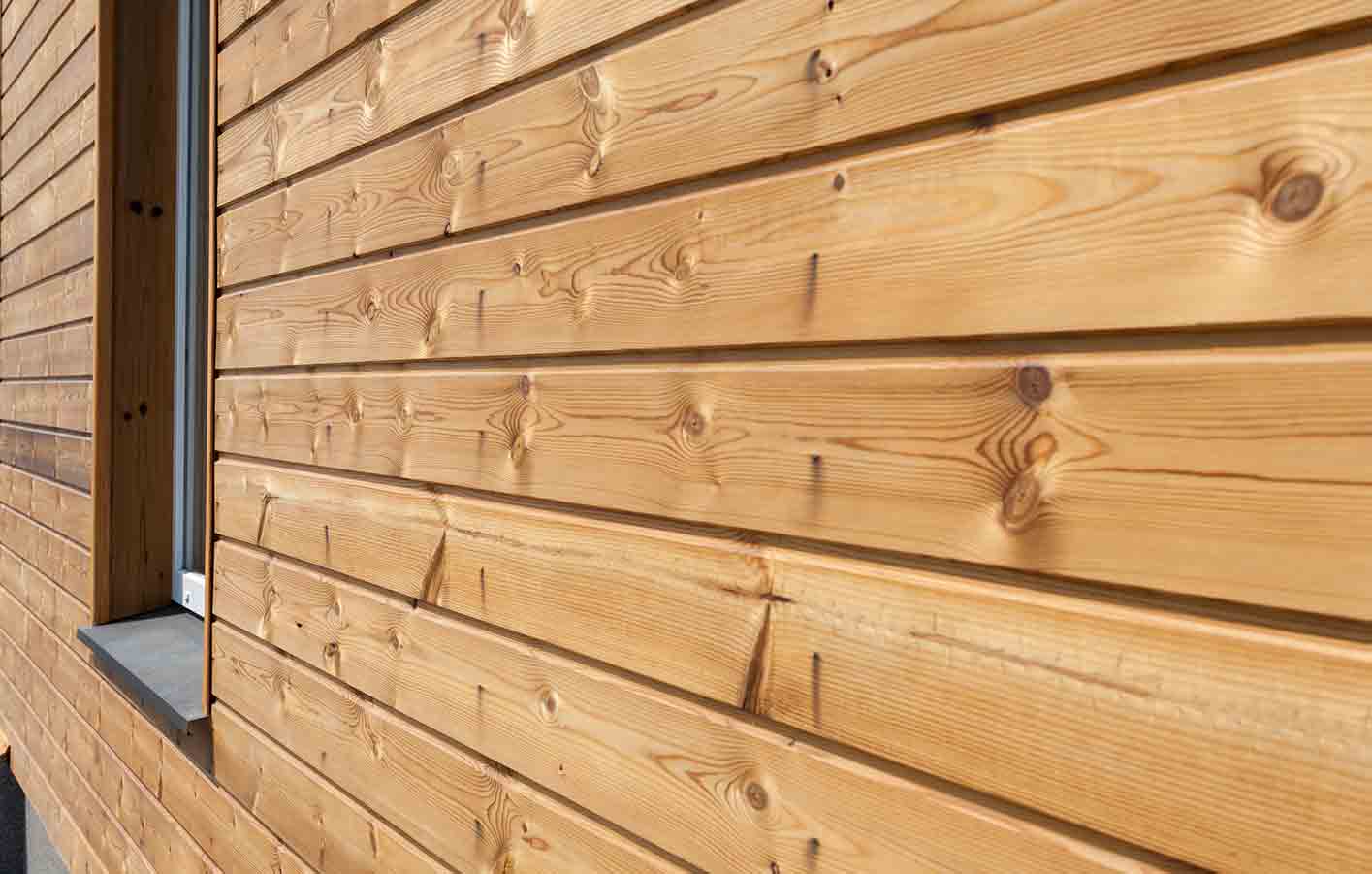 Holzfassade eines Hauses
